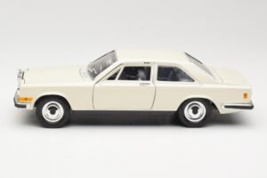Rolls-Royce Camargue Biały Bburago 1:22 3001-M1 Metal — zdjęcie 4 z 8
