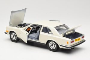 Rolls-Royce Camargue Biały Bburago 1:22 3001-M1 Metal — zdjęcie 5 z 8