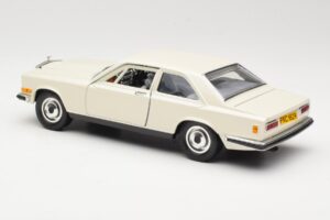 Rolls-Royce Camargue Biały Bburago 1:22 3001-M1 Metal — zdjęcie 7 z 8