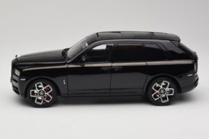 Rolls-Royce Cullinan Czarny Z Gold Coachline & Shadow Wheels OEM 1:18 028-15A Metal — zdjęcie 4 z 8