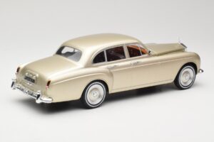 Rolls-Royce Silver Cloud III Flying Spur H.J. Mulliner Złoty MCG 1:18 MCG18058 Metal — zdjęcie 2 z 6
