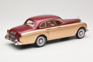 Rolls-Royce Silver Cloud III Flying Spur H.J. Mulliner Czerwony & Złoty MCG 1:18 MCG18132 Metal — zdjęcie 2 z 6