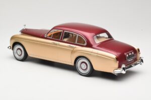 Rolls-Royce Silver Cloud III Flying Spur H.J. Mulliner Czerwony & Złoty MCG 1:18 MCG18132 Metal — zdjęcie 5 z 6