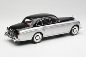 Rolls-Royce Silver Cloud III Mulliner Srebrny & Czarny MCG 1:18 MCG18128 Metal — zdjęcie 2 z 6