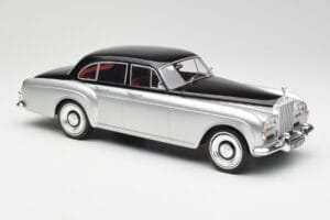 Rolls-Royce Silver Cloud III Mulliner Srebrny & Czarny MCG 1:18 MCG18128 Metal — zdjęcie 4 z 6