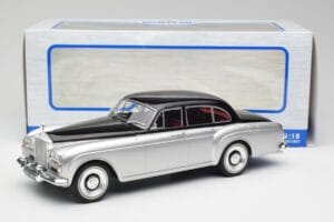 Rolls-Royce Silver Cloud III Mulliner Srebrny & Czarny MCG 1:18 MCG18128 Metal — zdjęcie 6 z 6