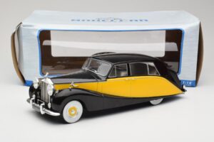 Rolls-Royce Silver Wraith Empress by Hooper Czarny & Żółty MCG 1:18 MCG18066 Metal — zdjęcie 6 z 6