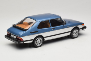 Saab 900 Turbo Blue Metallic MCG 1:18 MCG18261MCW Metal — zdjęcie 2 z 6