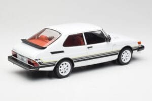 Saab 900 Turbo Biały MCG 1:18 MCG18339 Metal — zdjęcie 2 z 6