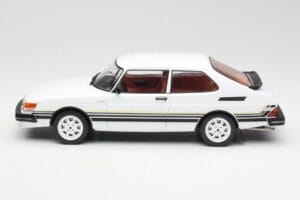 Saab 900 Turbo Biały MCG 1:18 MCG18339 Metal — zdjęcie 3 z 6