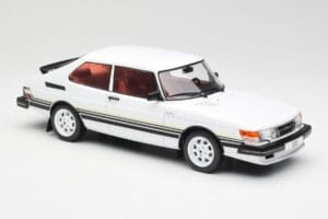 Saab 900 Turbo Biały MCG 1:18 MCG18339 Metal — zdjęcie 4 z 6
