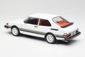 Saab 900 Turbo Biały MCG 1:18 MCG18339 Metal — zdjęcie 5 z 6