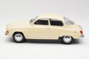 Saab 96 V4 Beige MCG 1:18 MCG18059 Metal — zdjęcie 3 z 6