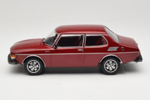 Saab 99 EMS Metallic Czerwony MCG 1:18 MCG18441 Metal — zdjęcie 3 z 6