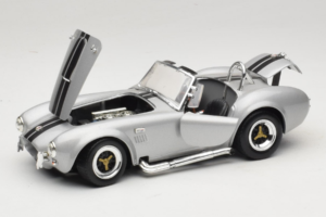 Shelby Cobra 427S/C Srebrny Z Czarnymi Paskami Road Signature 1:18 92058 Metal — zdjęcie 2 z 8
