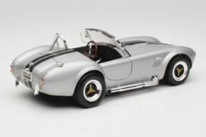 Shelby Cobra 427S/C Srebrny Z Czarnymi Paskami Road Signature 1:18 92058 Metal — zdjęcie 3 z 8