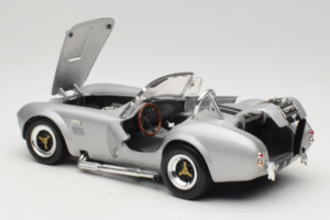 Shelby Cobra 427S/C Srebrny Z Czarnymi Paskami Road Signature 1:18 92058 Metal — zdjęcie 5 z 8