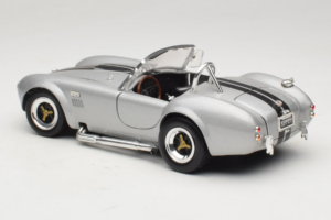 Shelby Cobra 427S/C Srebrny Z Czarnymi Paskami Road Signature 1:18 92058 Metal — zdjęcie 7 z 8
