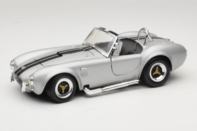 Shelby Cobra 427S/C Srebrny Z Czarnymi Paskami Road Signature 1:18 92058 Metal