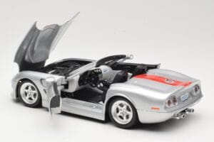 Shelby Series 1 Srebrny Bburago 1:18 3323 Metal — zdjęcie 5 z 8
