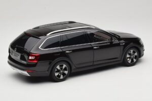 Skoda Octavia Mk4 Combi Brązowy Paudi Model 1:18 ZMR000005BRA Metal — zdjęcie 3 z 8