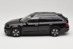 Skoda Octavia Mk4 Combi Brązowy Paudi Model 1:18 ZMR000005BRA Metal — zdjęcie 4 z 8