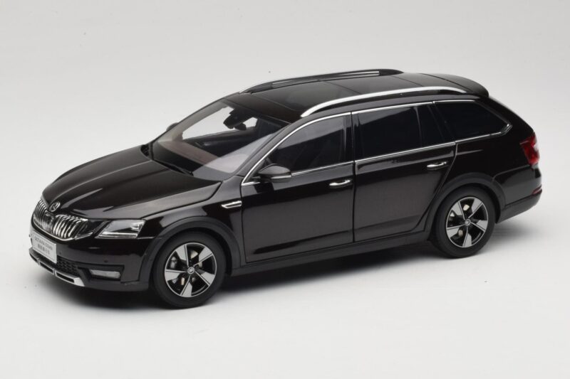 Skoda Octavia Mk4 Combi Brązowy Paudi Model 1:18 ZMR000005BRA Metal