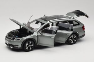 Skoda Octavia Mk4 Combi Zielony Paudi Model 1:18 ZMR000005GRU Metal — zdjęcie 2 z 8
