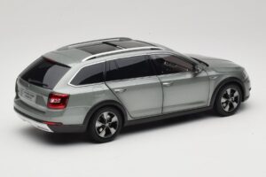 Skoda Octavia Mk4 Combi Zielony Paudi Model 1:18 ZMR000005GRU Metal — zdjęcie 3 z 8