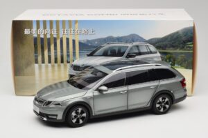 Skoda Octavia Mk4 Combi Zielony Paudi Model 1:18 ZMR000005GRU Metal — zdjęcie 8 z 8