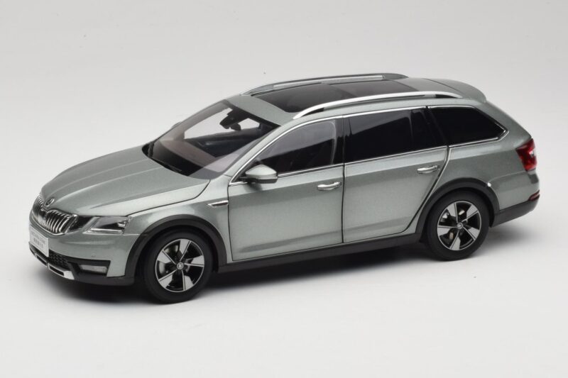 Skoda Octavia Mk4 Combi Zielony Paudi Model 1:18 ZMR000005GRU Metal
