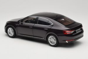 Skoda Superb Mk3 Czarny Paudi Model 1:18 ZSS000006BLA Metal — zdjęcie 7 z 8