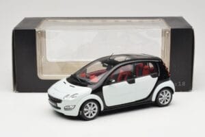 Smart Forfour Biały Kyosho 1:18 0019141V001C01Q00 Metal — zdjęcie 8 z 8