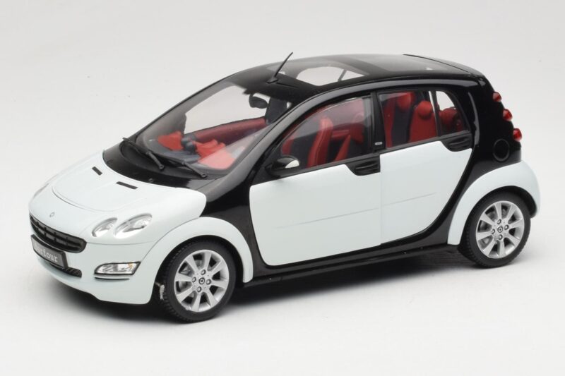 Smart Forfour Biały Kyosho 1:18 0019141V001C01Q00 Metal