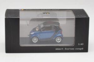 Smart Fortwo Coupe Aqua Niebieski Metallic & Czarny Minichamps 1:43 Q0022558V001C77Q00 Metal — zdjęcie 4 z 4