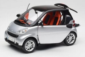 Smart Fortwo Coupe W451 Srebrny & Czarny Minichamps 1:18 Q0022528V001C75Q00 Metal — zdjęcie 2 z 8