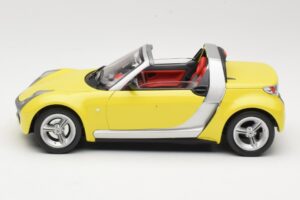 Smart Roadster 452 Żółty Bburago 1:18 34099-M2 Metal — zdjęcie 4 z 8