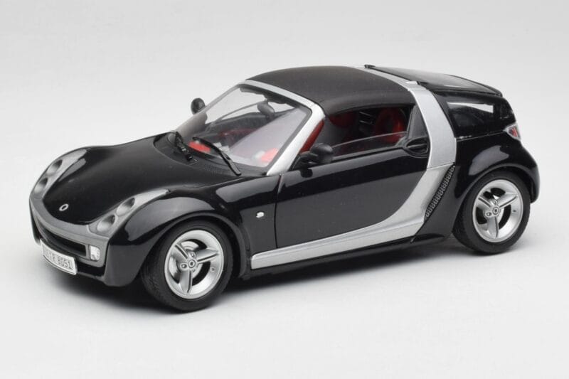 Smart Roadster Ciemnoniebieski Bburago 1:18 34917 Metal