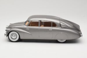 Tatra 87 Szary MCG 1:18 MCG18068 Metal — zdjęcie 3 z 6