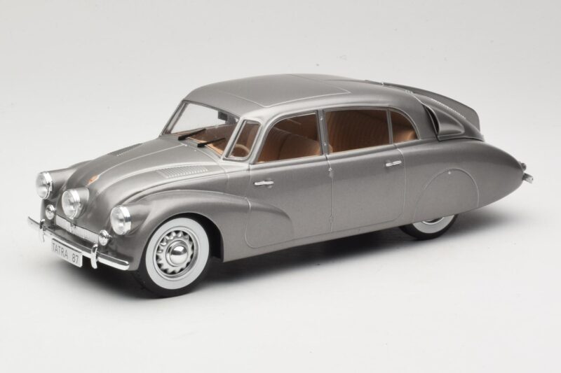 Tatra 87 Szary MCG 1:18 MCG18068 Metal