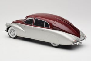 Tatra 87 Srebrny & Ciemnoczerwony MCG 1:18 MCG18067 Metal — zdjęcie 5 z 6