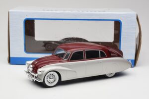 Tatra 87 Srebrny & Ciemnoczerwony MCG 1:18 MCG18067 Metal — zdjęcie 6 z 6