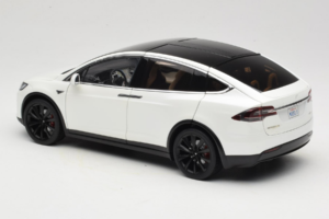 Tesla Model X Biały OEM 1:18 TESLA001 Metal — zdjęcie 7 z 8