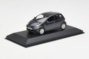 Toyota Aygo AB10 Grey Metallic Minichamps 1:43 AYGO001 Metal — zdjęcie 2 z 4