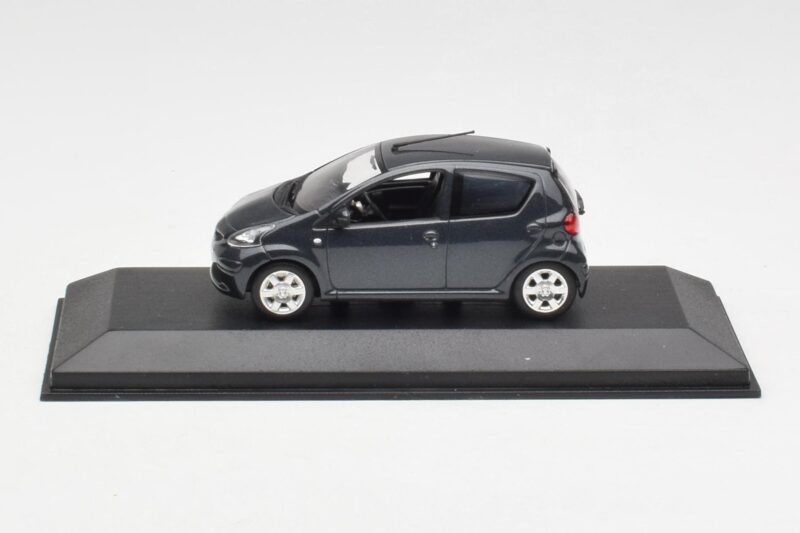 Toyota Aygo AB10 Grey Metallic Minichamps 1:43 AYGO001 Metal