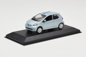 Toyota Aygo Light Blue Metallic Minichamps 1:43 TOYOTA012 Metal — zdjęcie 2 z 4