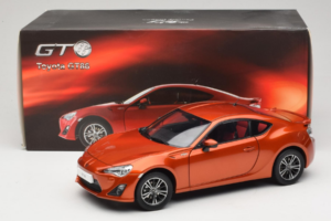 Toyota GT86 Czerwony Century Dragon 1:18 CD01 Metal — zdjęcie 8 z 8