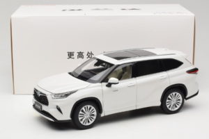 Toyota Highlander XU70 Biały OEM 1:18 26071-2011 Metal — zdjęcie 8 z 8
