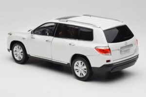 Toyota Highlander XU40 Biały Paudi Model 1:18 2043612-W1 Metal — zdjęcie 7 z 8