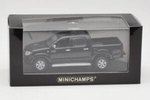 Toyota Hilux Czarny Minichamps 1:43 400166662 Metal — zdjęcie 4 z 4